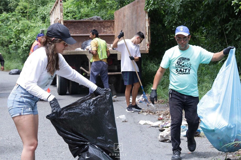 Joven coordinó evento de limpieza de basura en las carreteras del pueblo de San Germán
